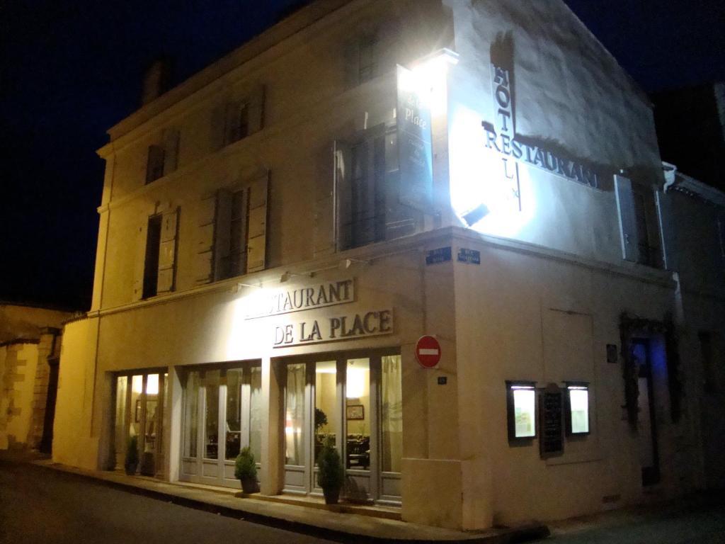 Hotel Restaurant De La Place Saint-Jean-dʼAngély Kültér fotó